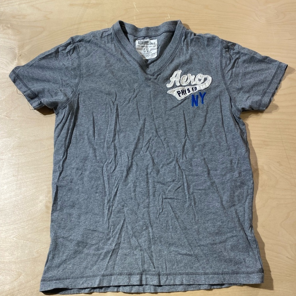 Aeropostale Gray Tee Size Large (LQ)